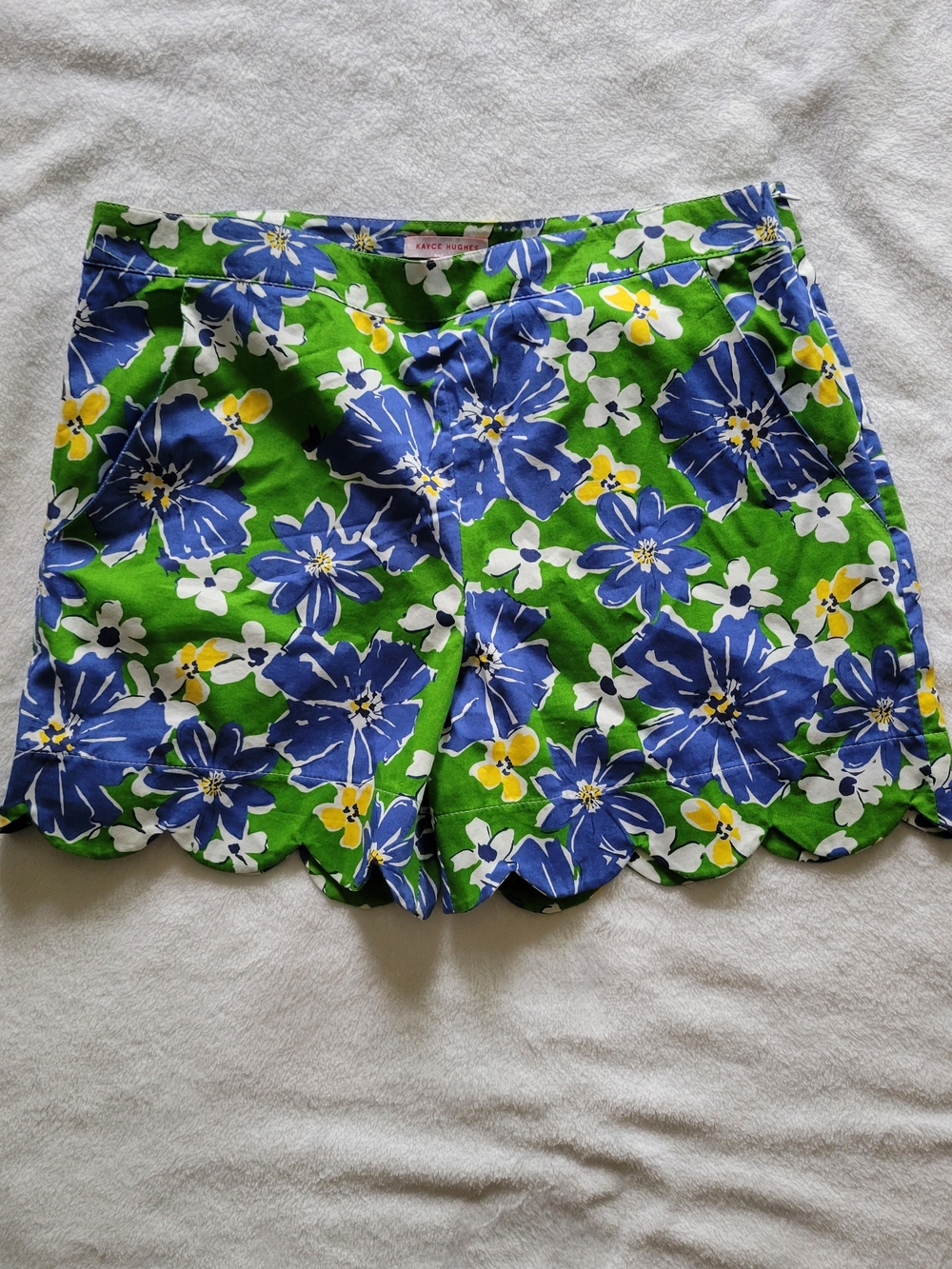 Green Floral Scallop Hem Bermuda Shorts With Pockets